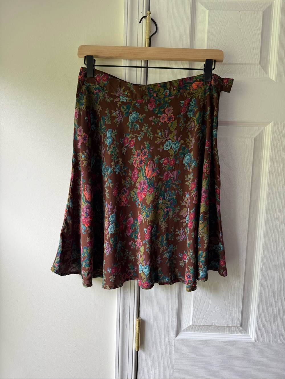 Vintage Gap bias cut mini skirt. 100% viscose. Vintage size 10